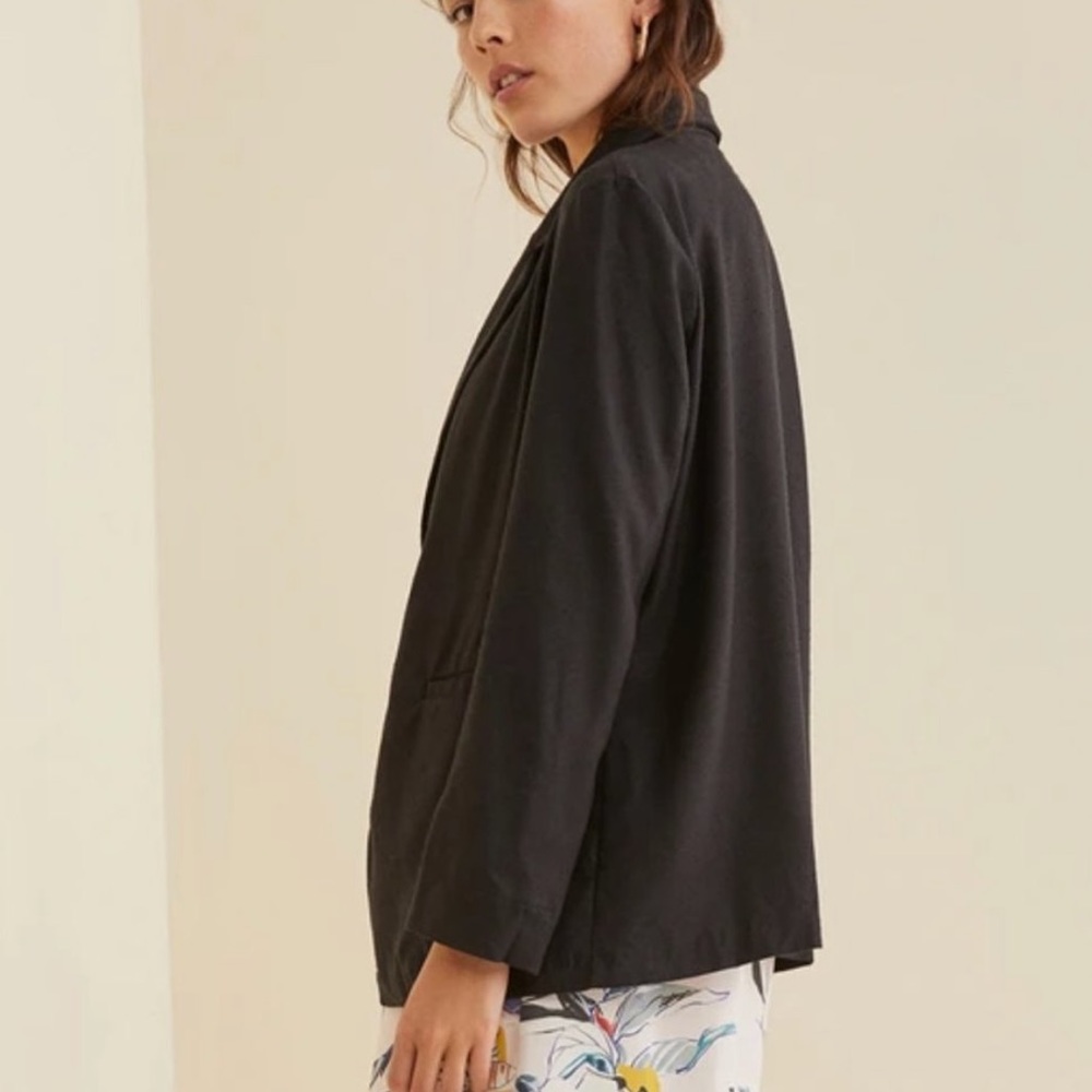 ISO Amour Vert Sage Blazer in Black size Small